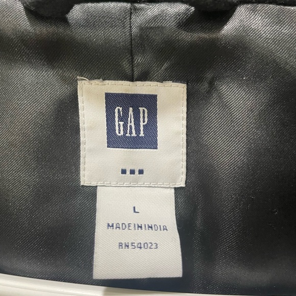 Woman’s Black Gap Peacoat - Picture 3 of 5